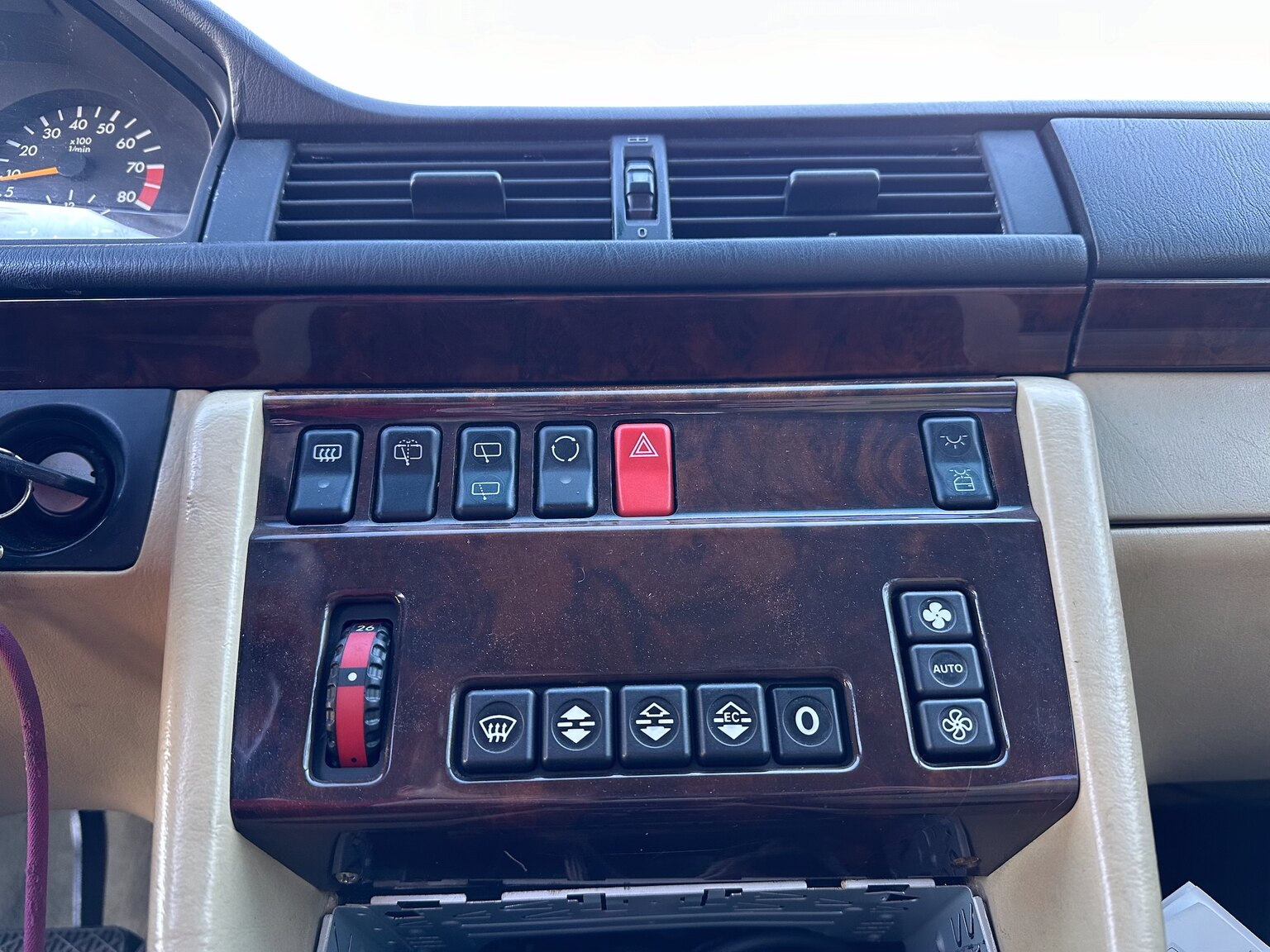 Interior image of 1992 Mercedes-Benz 300 TE-24