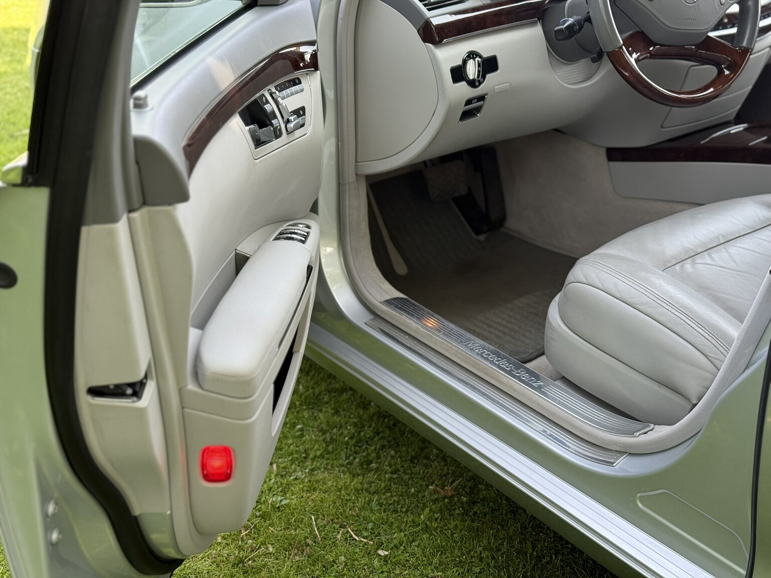 Interior image of 2011 Mercedes-Benz S 500 4MATIC 