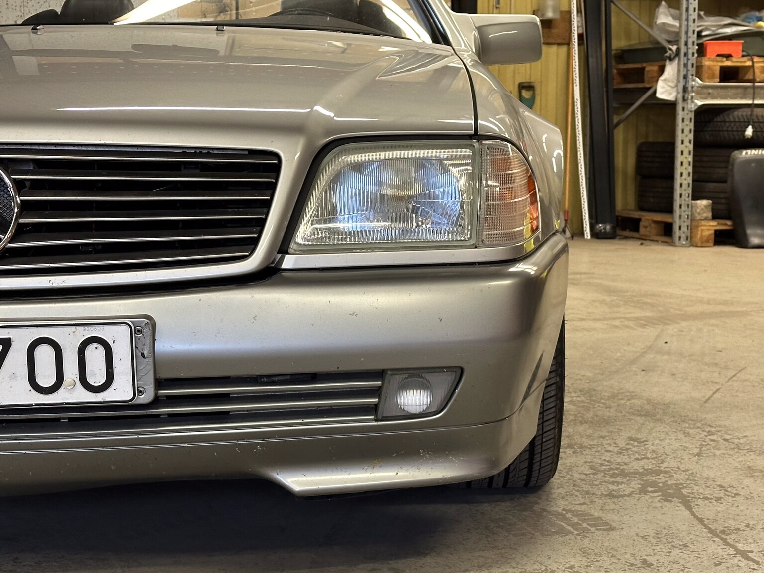 Exterior image of 1993 Mercedes-Benz SL 320