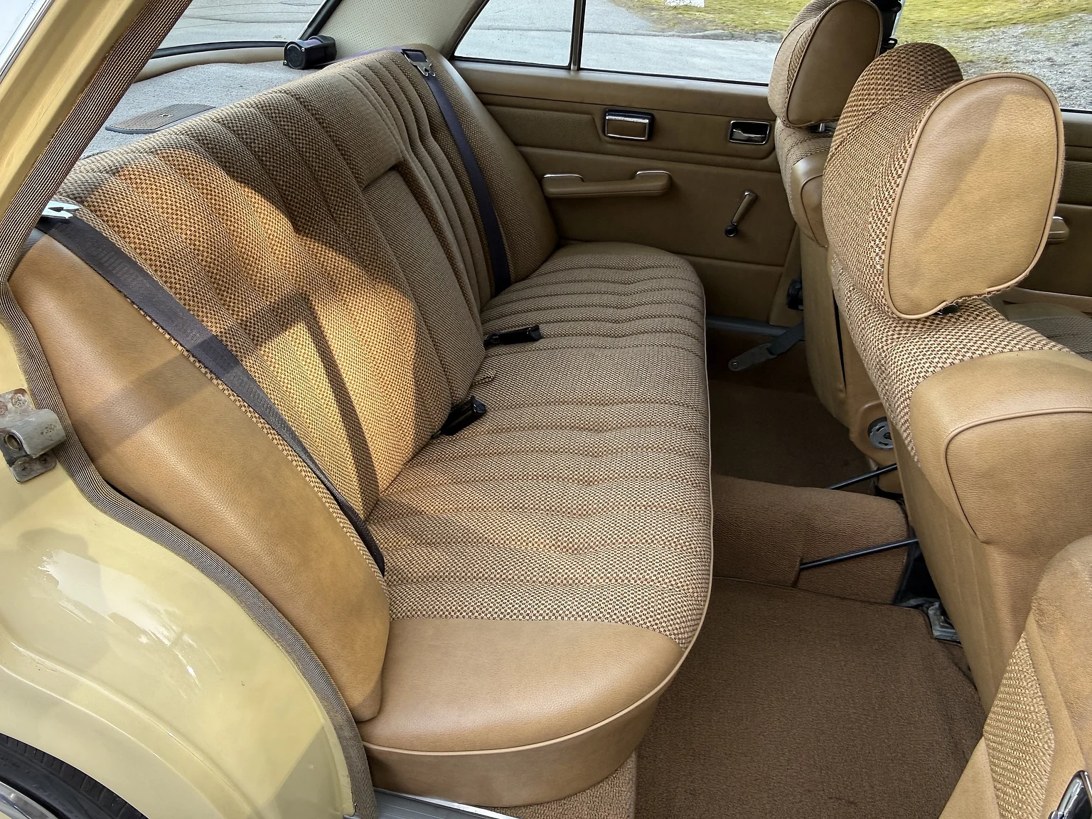 Innenraumfoto von 1974 Mercedes-Benz 230 Automatic (63)