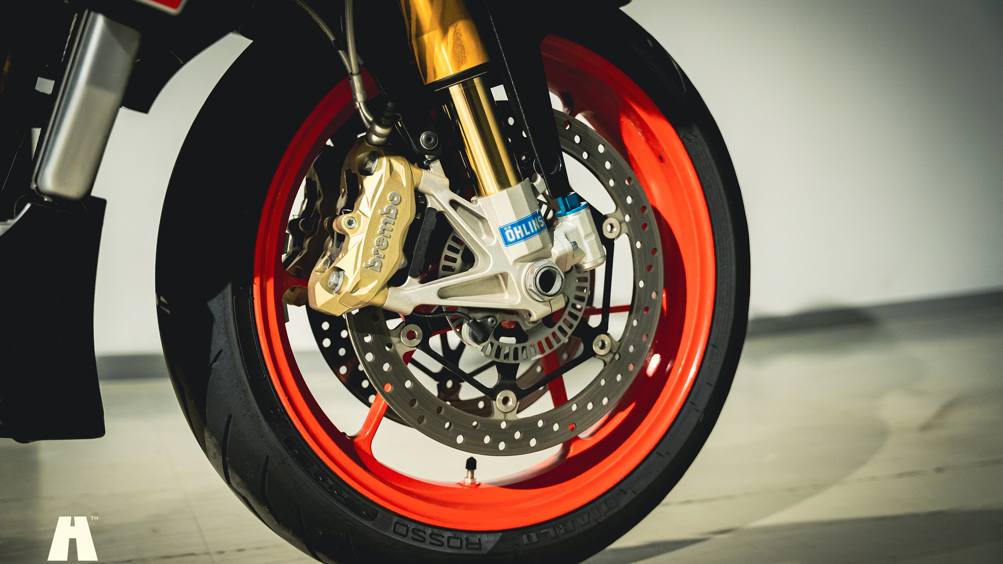 Exterior image of 2016 Aprilia Tuono V4 Factory
