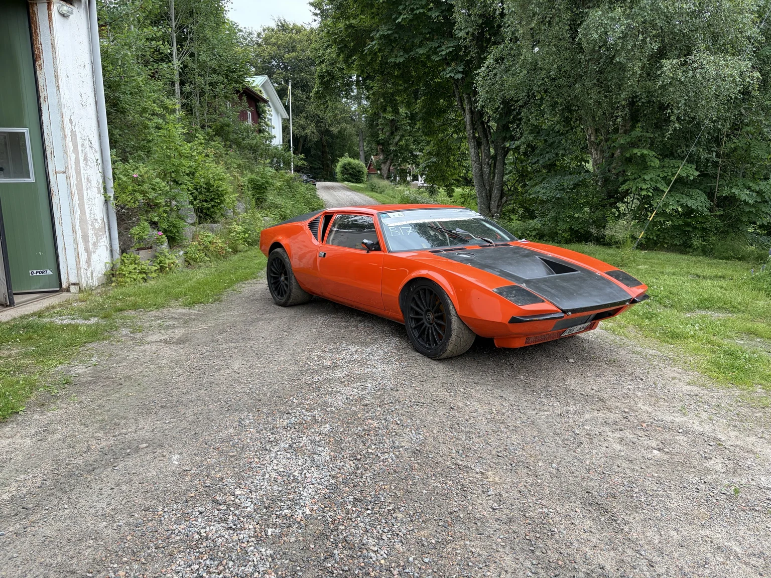 Exterior image of 1972 De Tomaso Pantera LS Restomod (2)