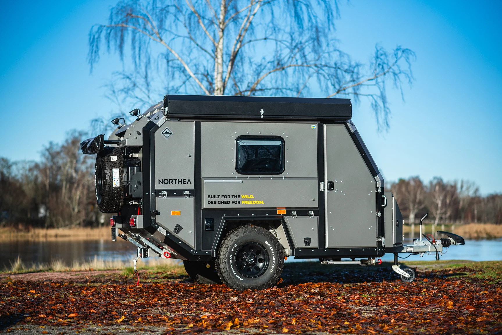 Exterior image of 2025 Northea Trailer Expedition Crawler 458i Offgrid-Camper (2)