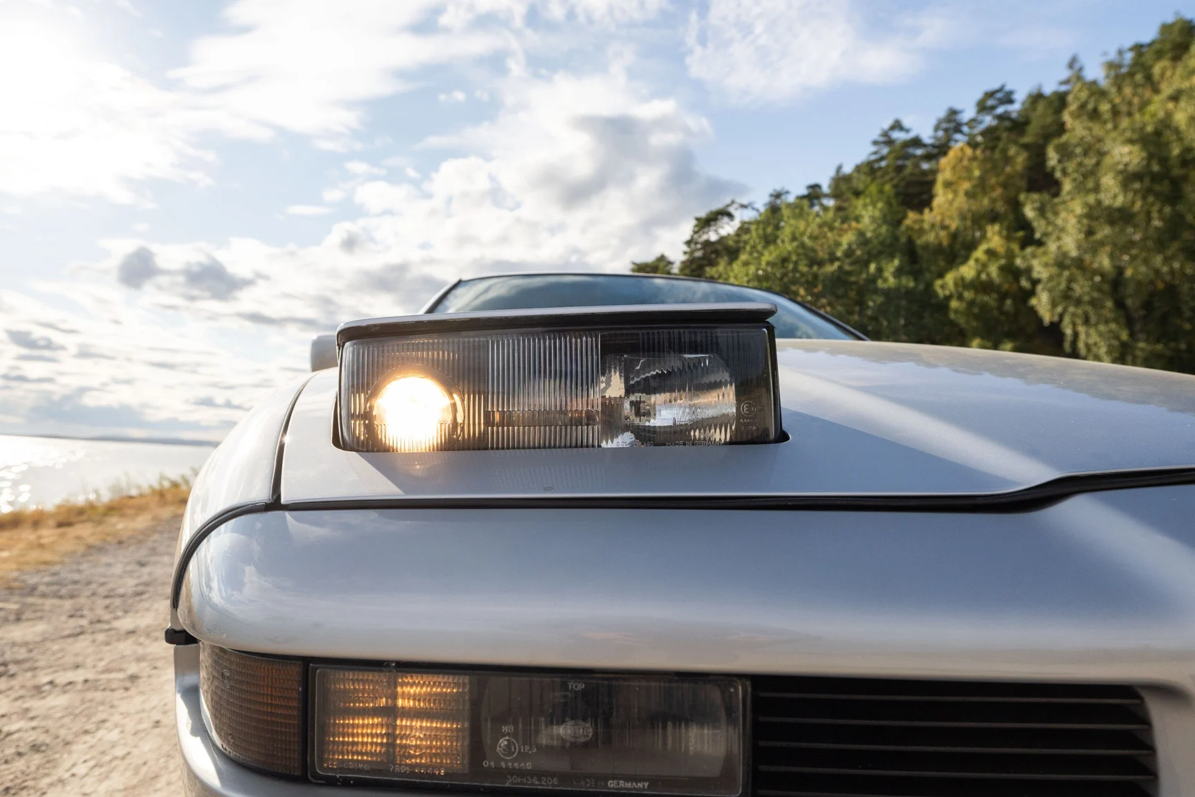 Exterior image of 1991 BMW 850i (51)