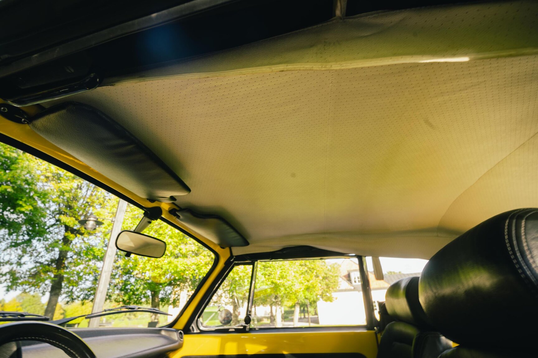 Innenraumfoto von 1973 Volkswagen Bubbla Karmann 1303 LS (37)