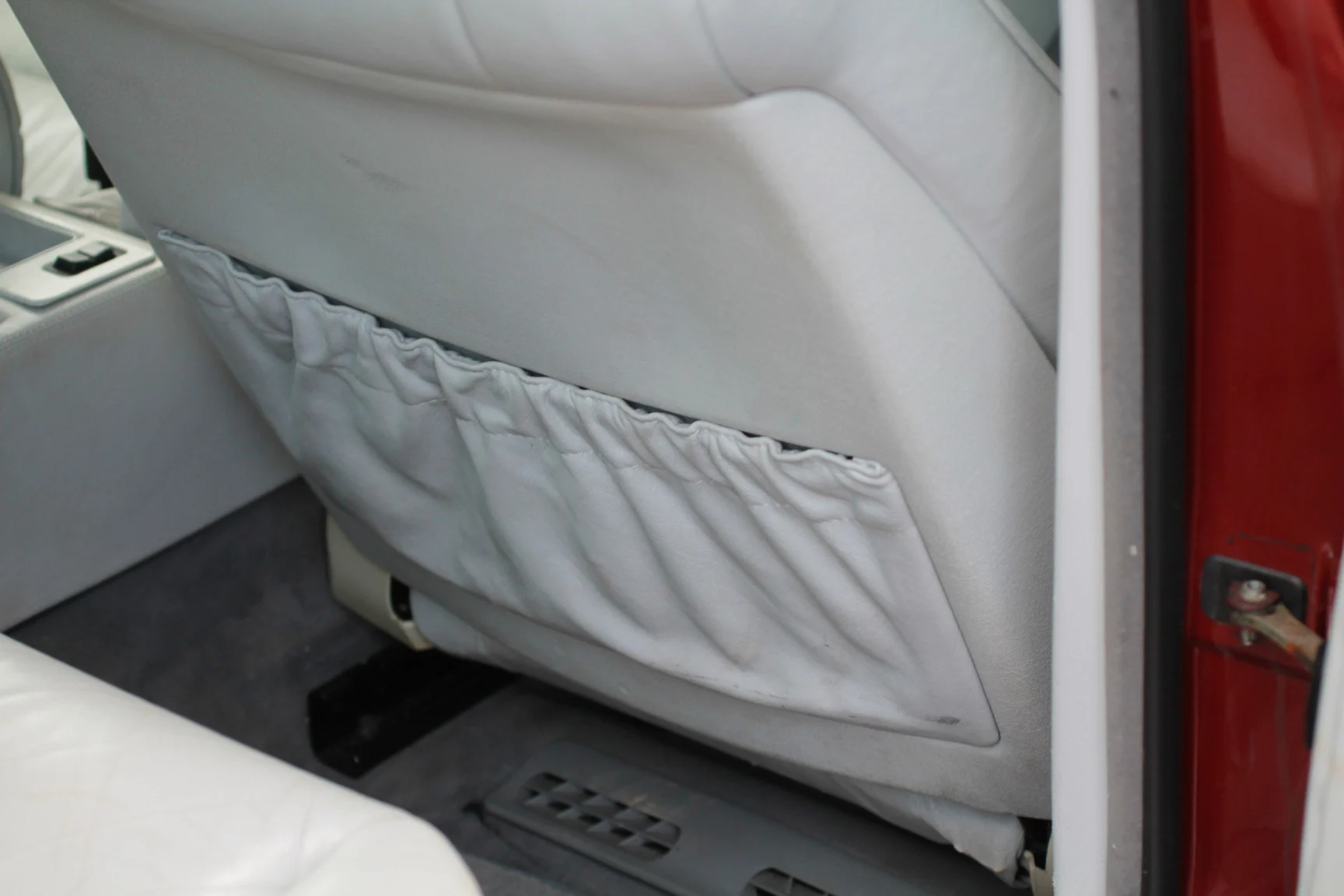 Interior image of 1993 BMW 540i Sedan (55)