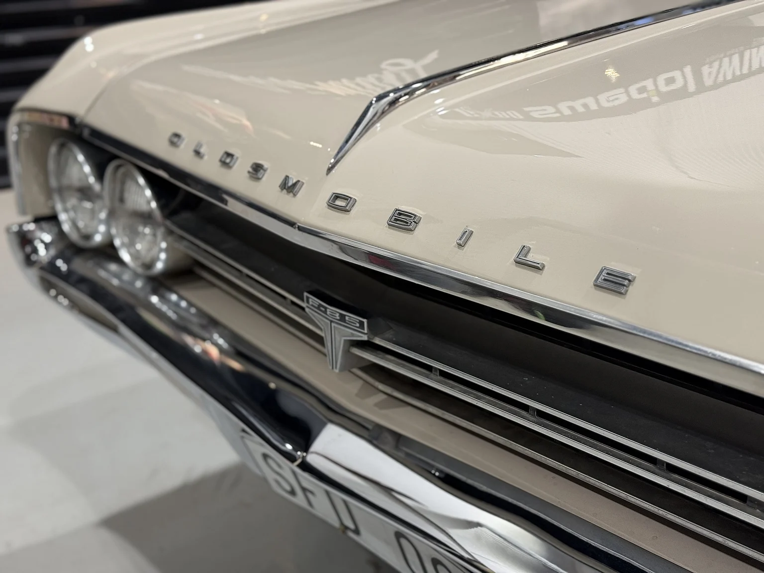 Exteriörbild på 1964 Oldsmobile Cutlass Convertible (29)