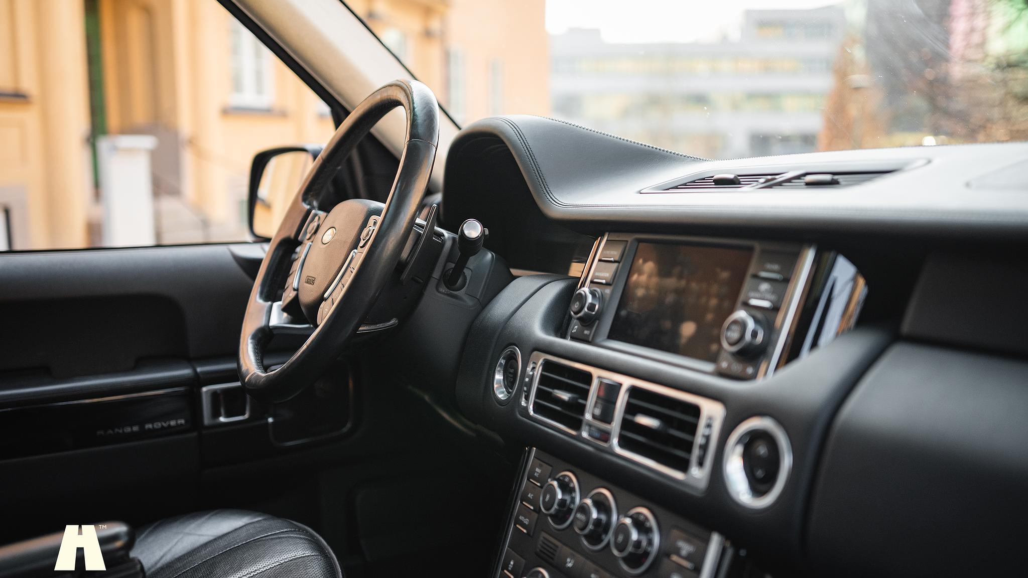 Interior image of 2012 Land Rover Range Rover Westminster TDV8 (L322)
