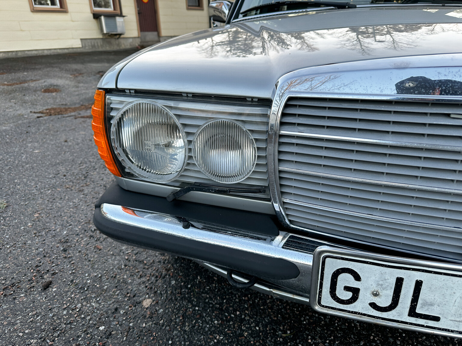 Exteriörbild på 1978 Mercedes-Benz 250