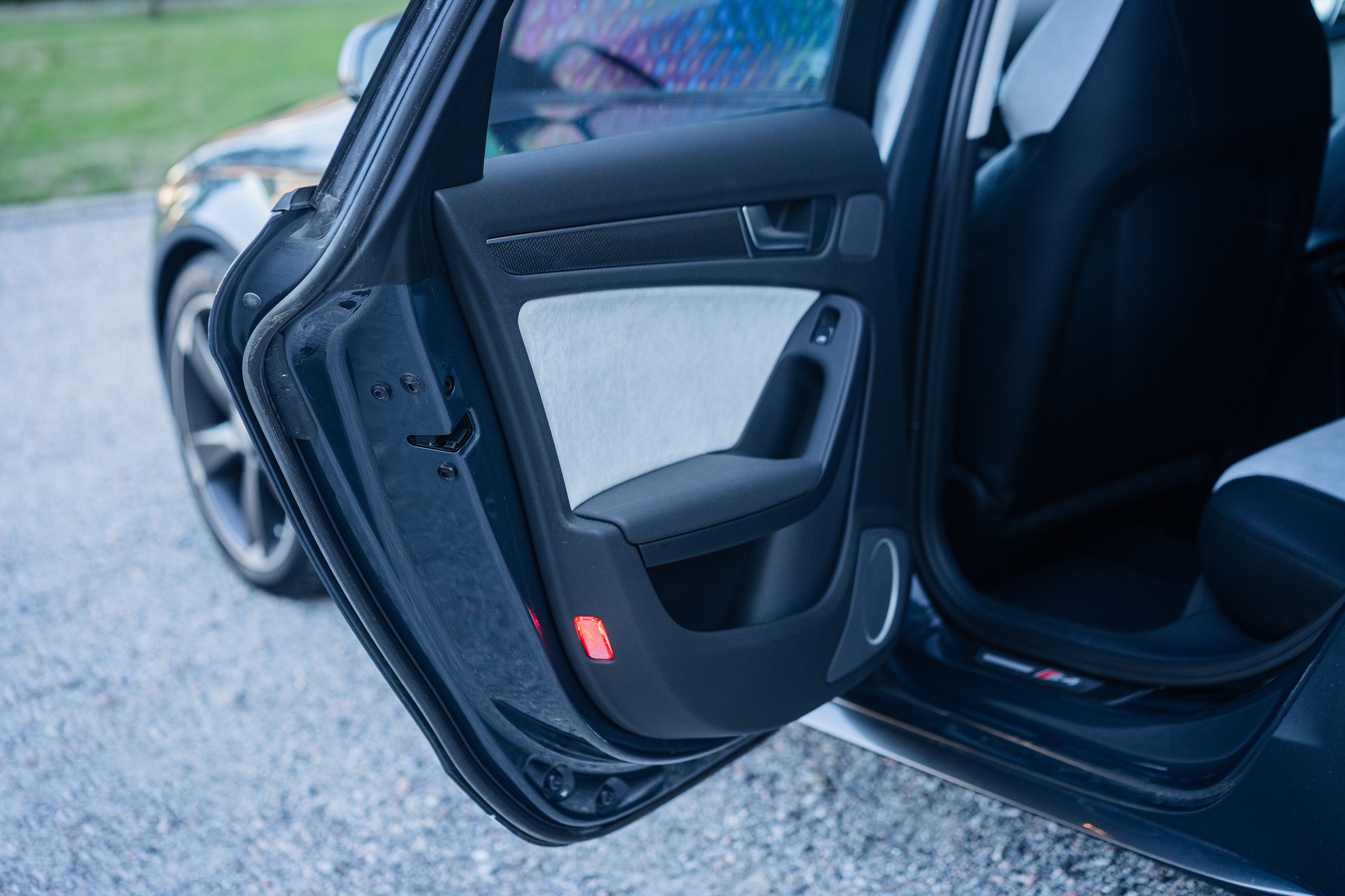 Innenraumfoto von 2011 Audi S4 (3)