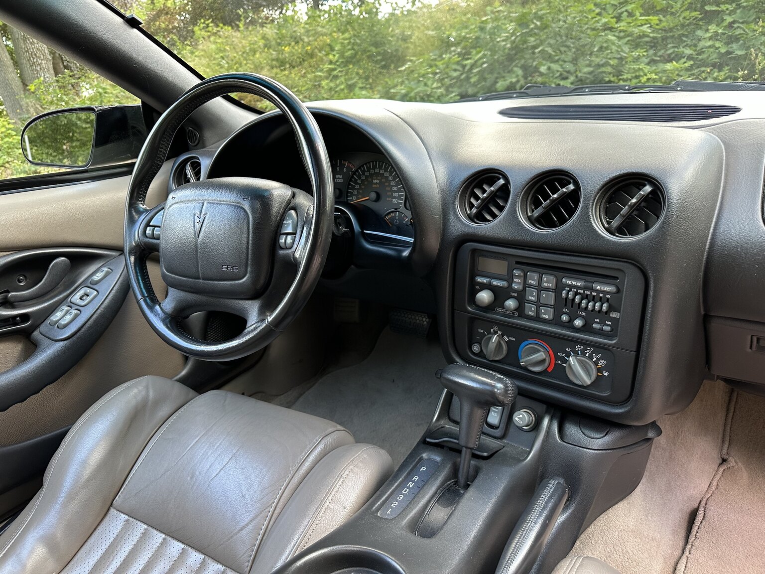 Interiörbild 2000 Pontiac TransAm Firebird (30)