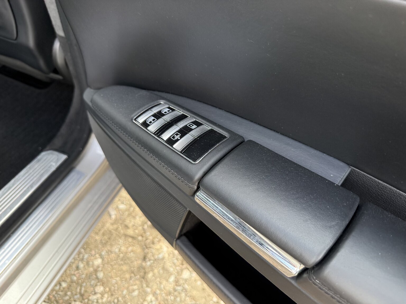 Interior image of 2007 Mercedes-Benz S 500 L 4Matic 7G-Tronic