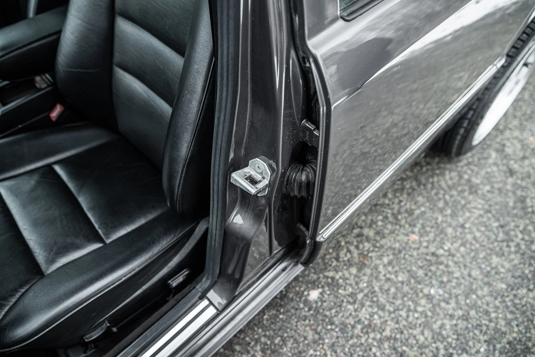 Interior image of 1993 Mercedes-Benz E 320 "AMG" (8)