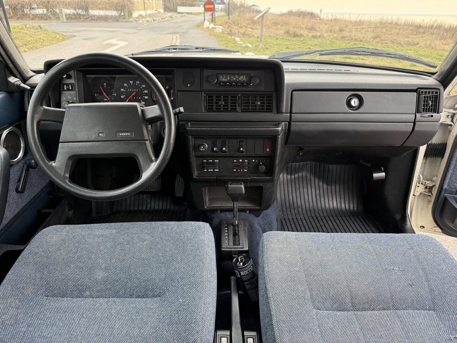Interior image of 1991 Volvo 240 GL Automat (10)
