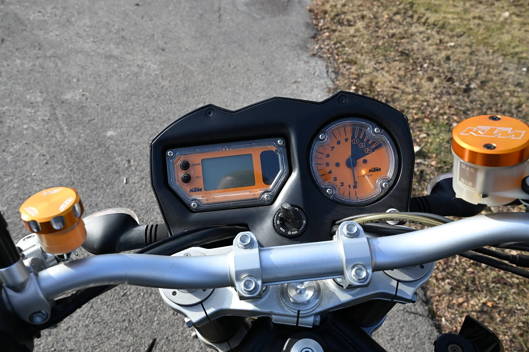 Exteriörbild på 2005 KTM 990 Super Duke (28)