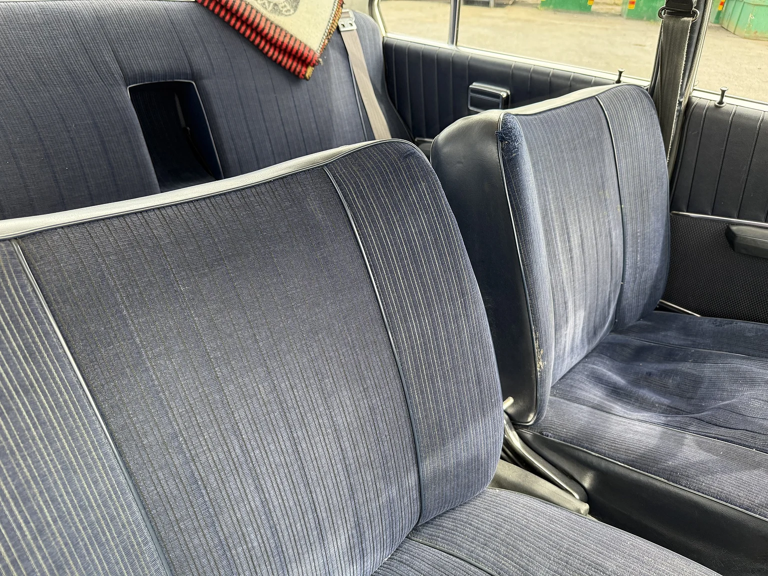 Innenraumfoto von 1970 BMW New Class 4-dörrars Sedan (16)