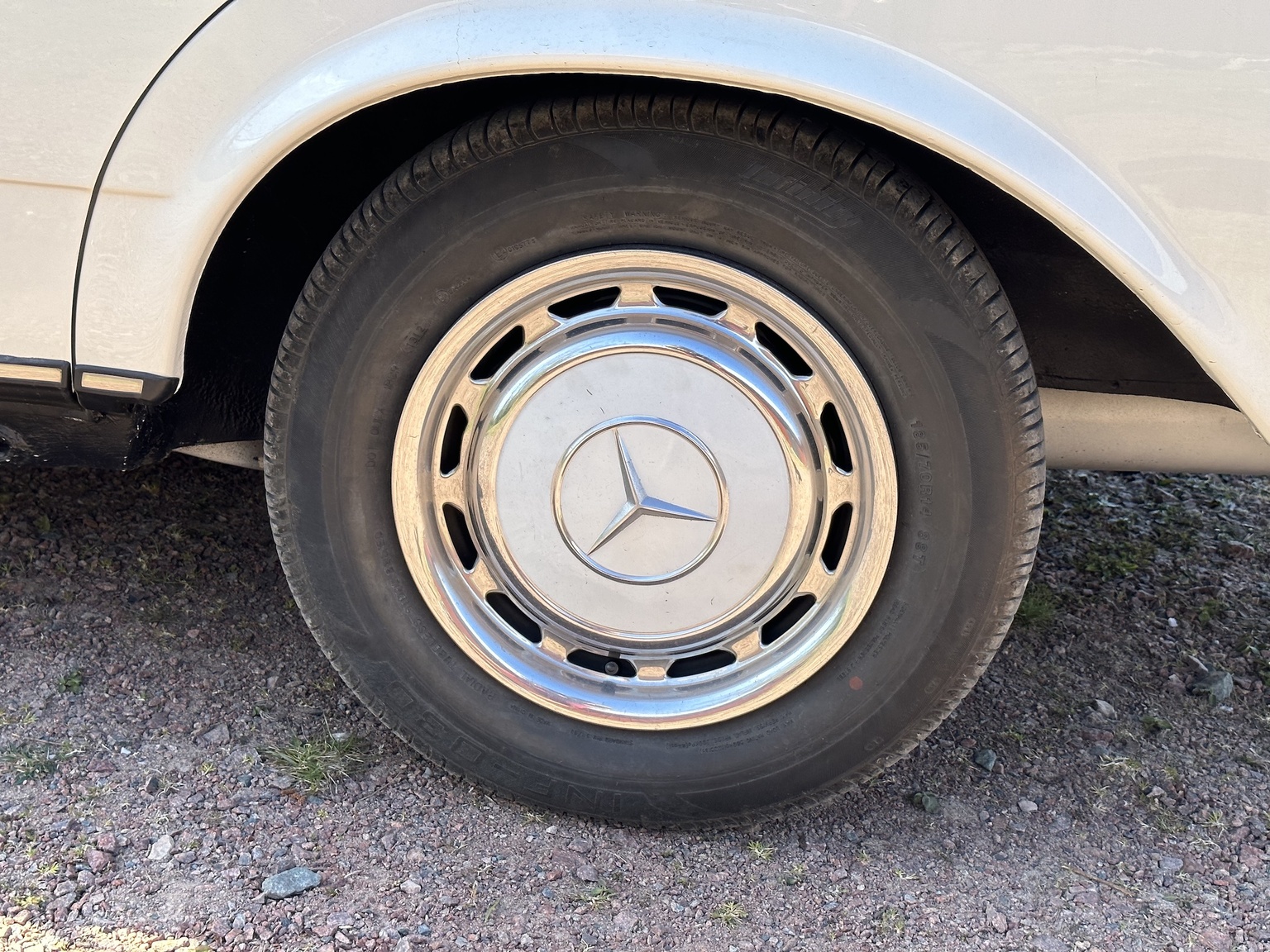 Exterior image of 1985 Mercedes-Benz 200