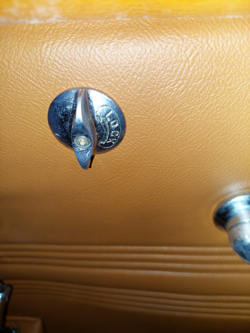 Interior image of 1968 Jaguar 420 4.2 XK Manuell 