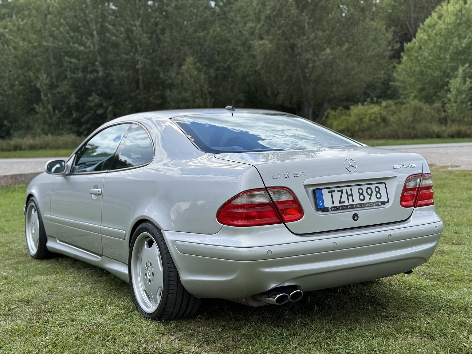 Exterior image of 2000 Mercedes-Benz CLK 55 AMG Coupé