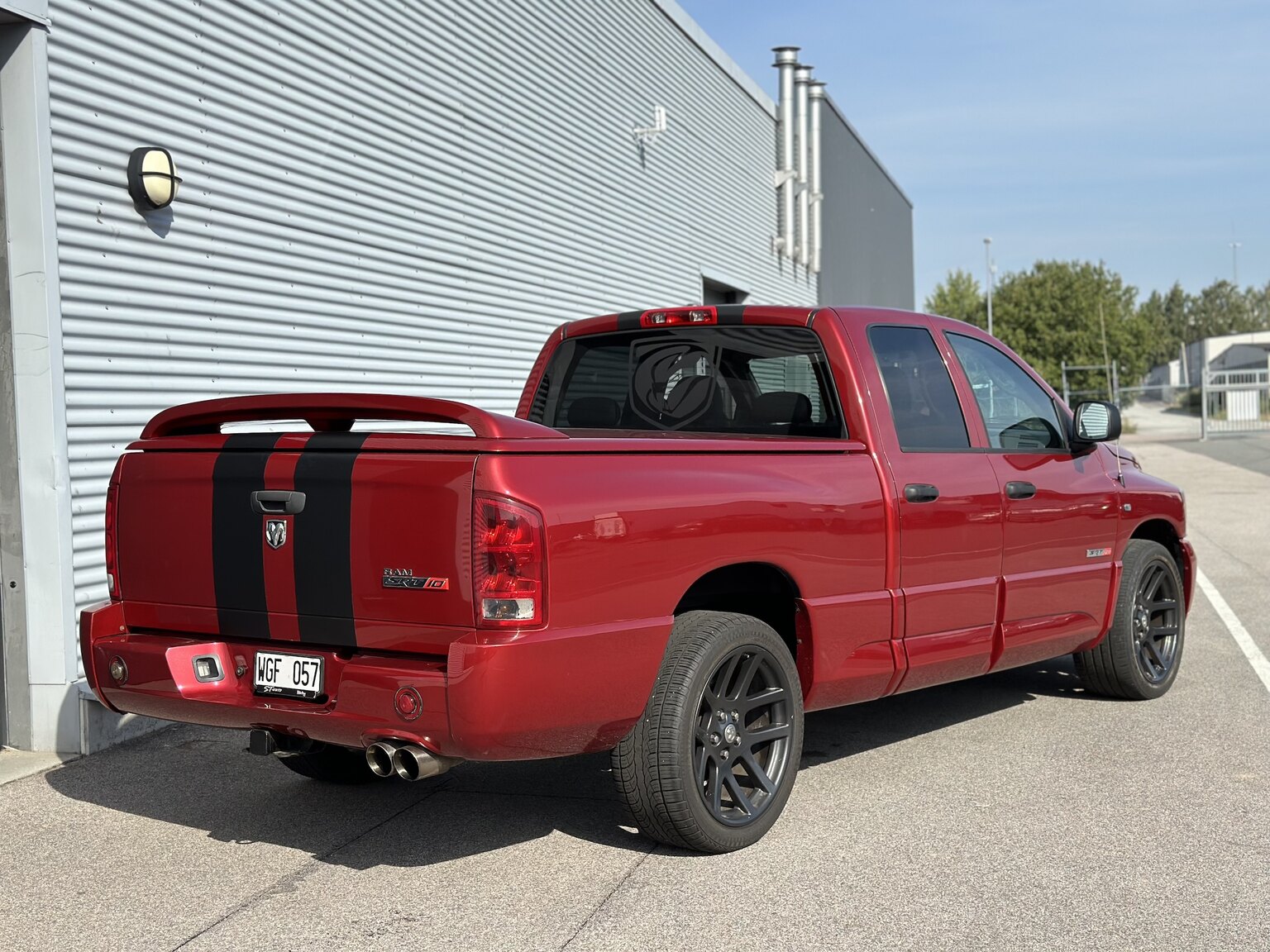 Exteriörbild på 2006 Dodge Ram SRT10