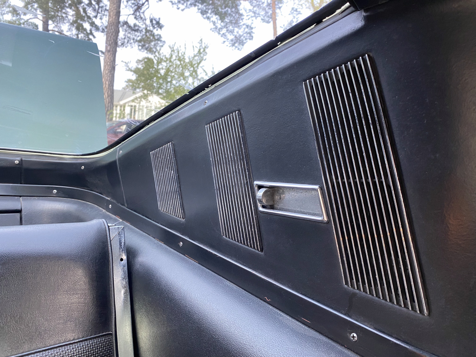 Interior image of 1966 Ford Mustang Fastback GT-clone (14)