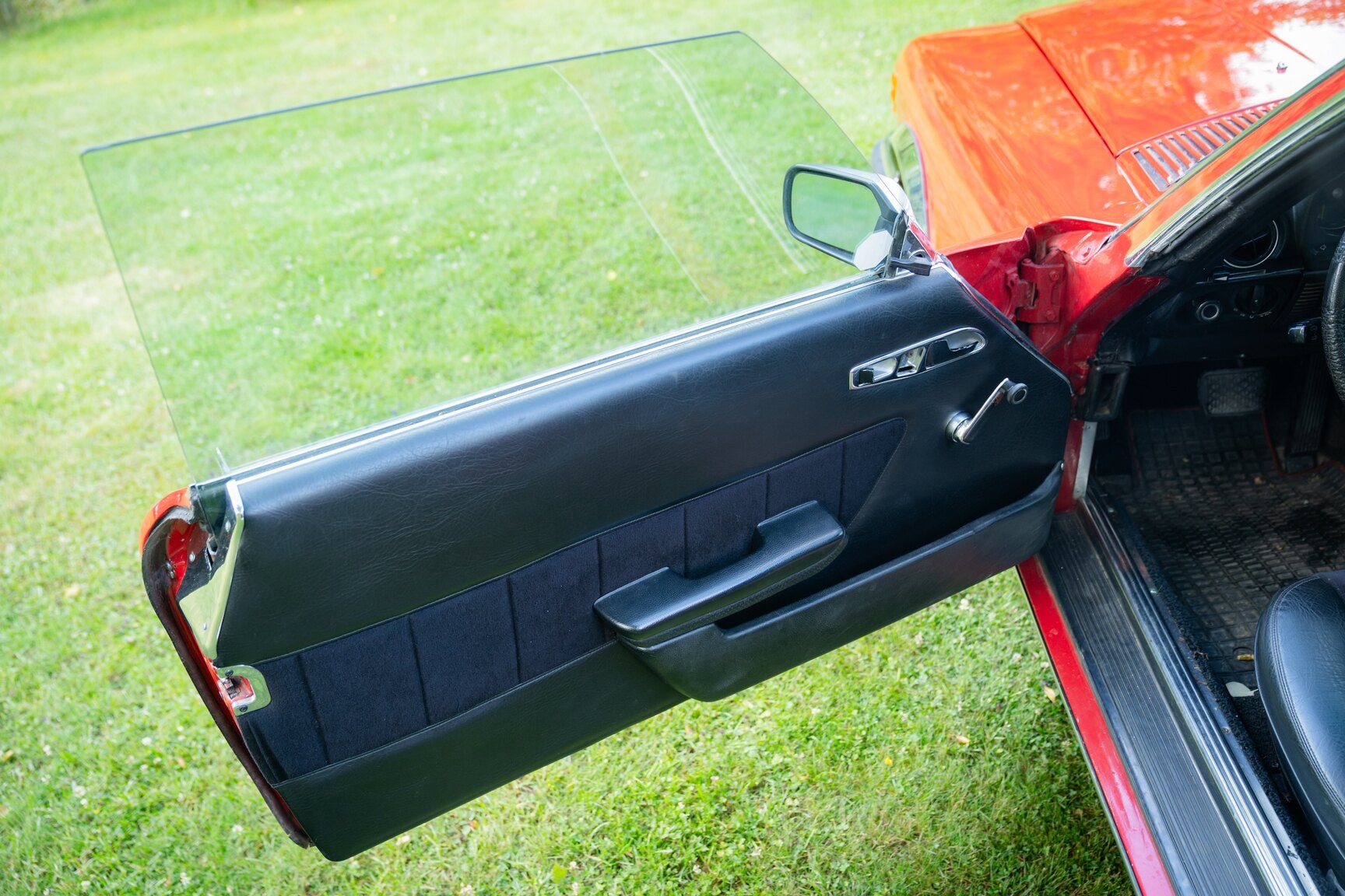 Interior image of 1975 Mercedes-Benz 350 SLC