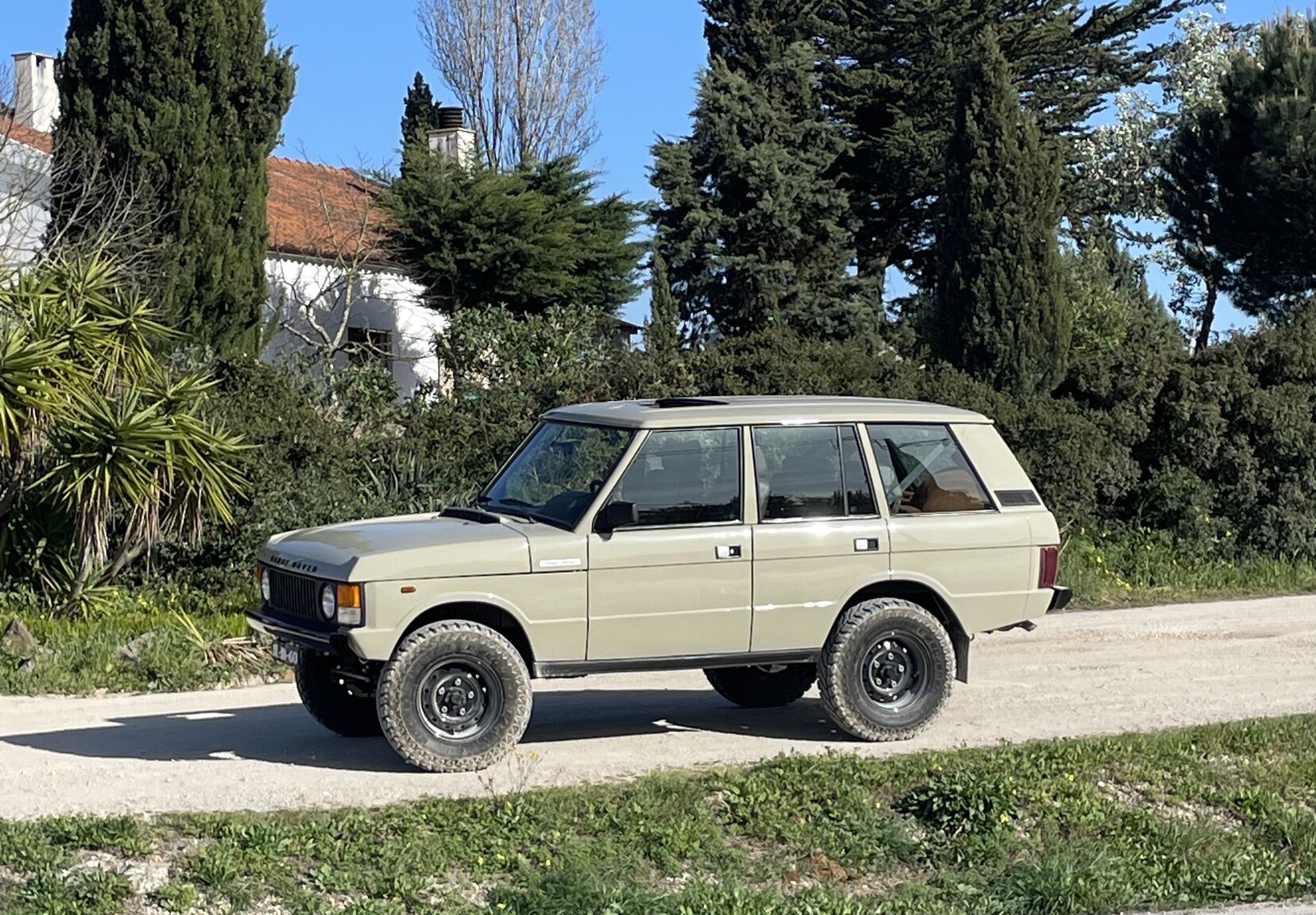 Exteriörbild på 1991 Range Rover Restomod