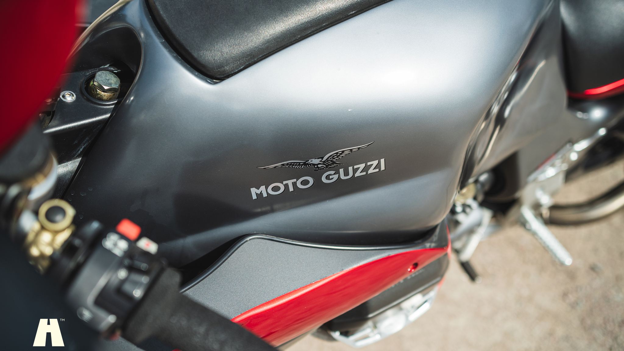 Exteriörbild på 2002 Moto Guzzi V11 Le Mans (39)