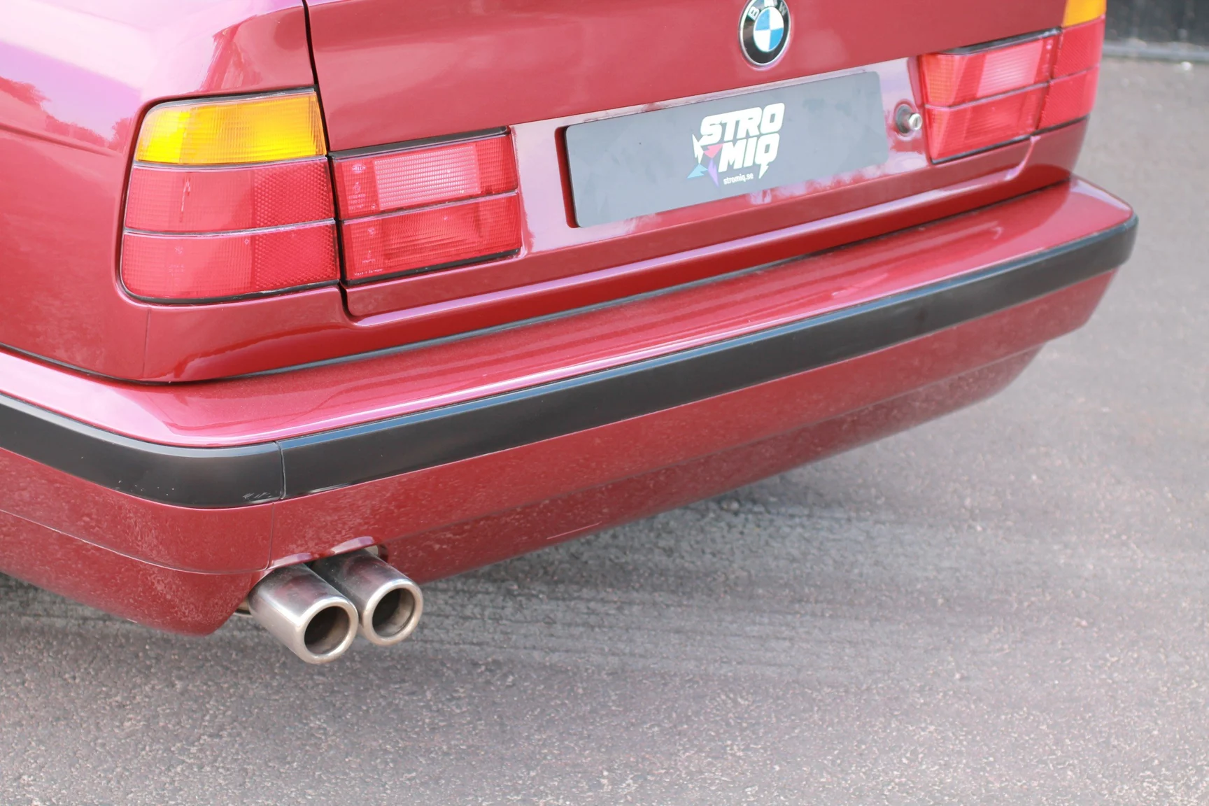 Exterior image of 1993 BMW 540i Sedan (130)
