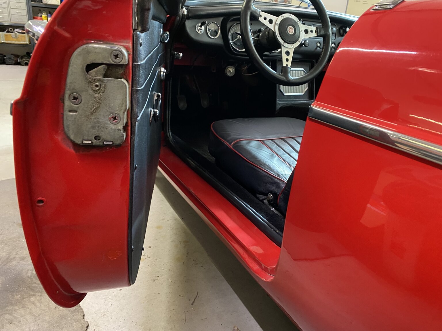 Interior image of 1967 MG MGB 1800