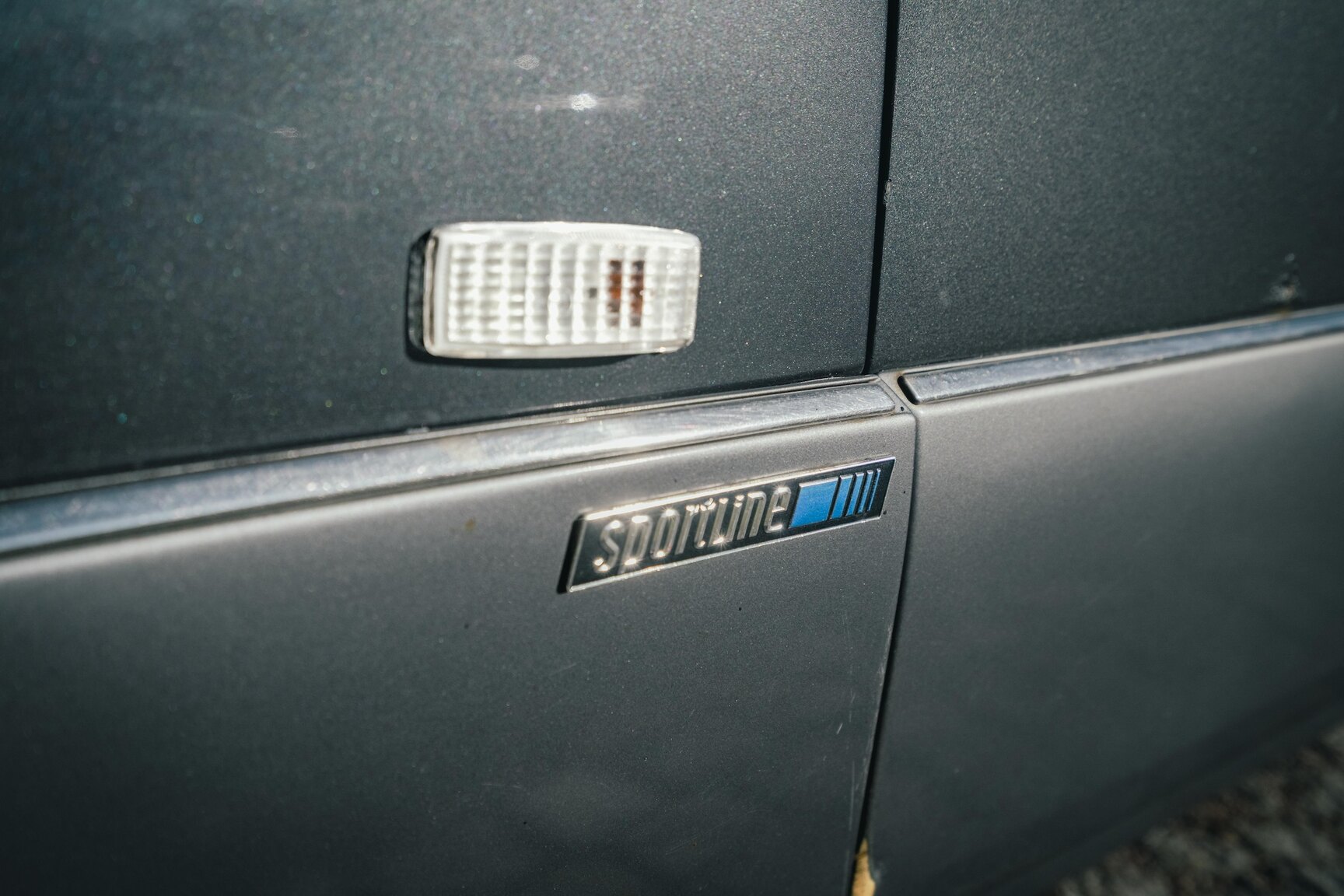 Exteriörbild på 1991 Mercedes-Benz 300E-24 (37)