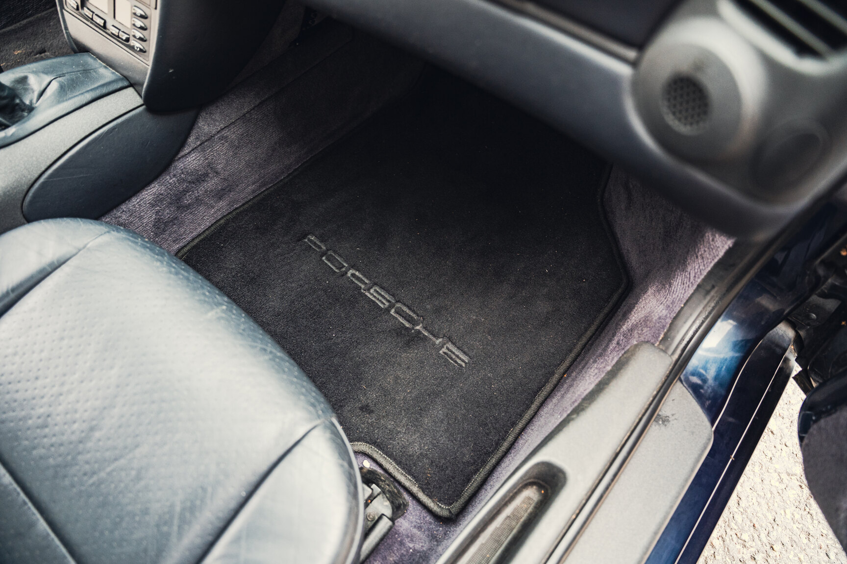 Interior image of 1999 Porsche 911 Carrera 4
