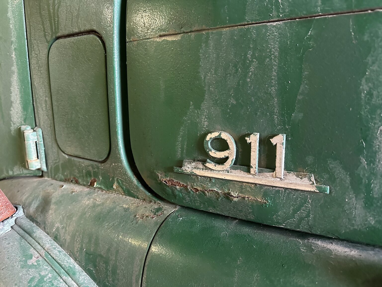 Exterior image of 1964 Mercedes-Benz L911