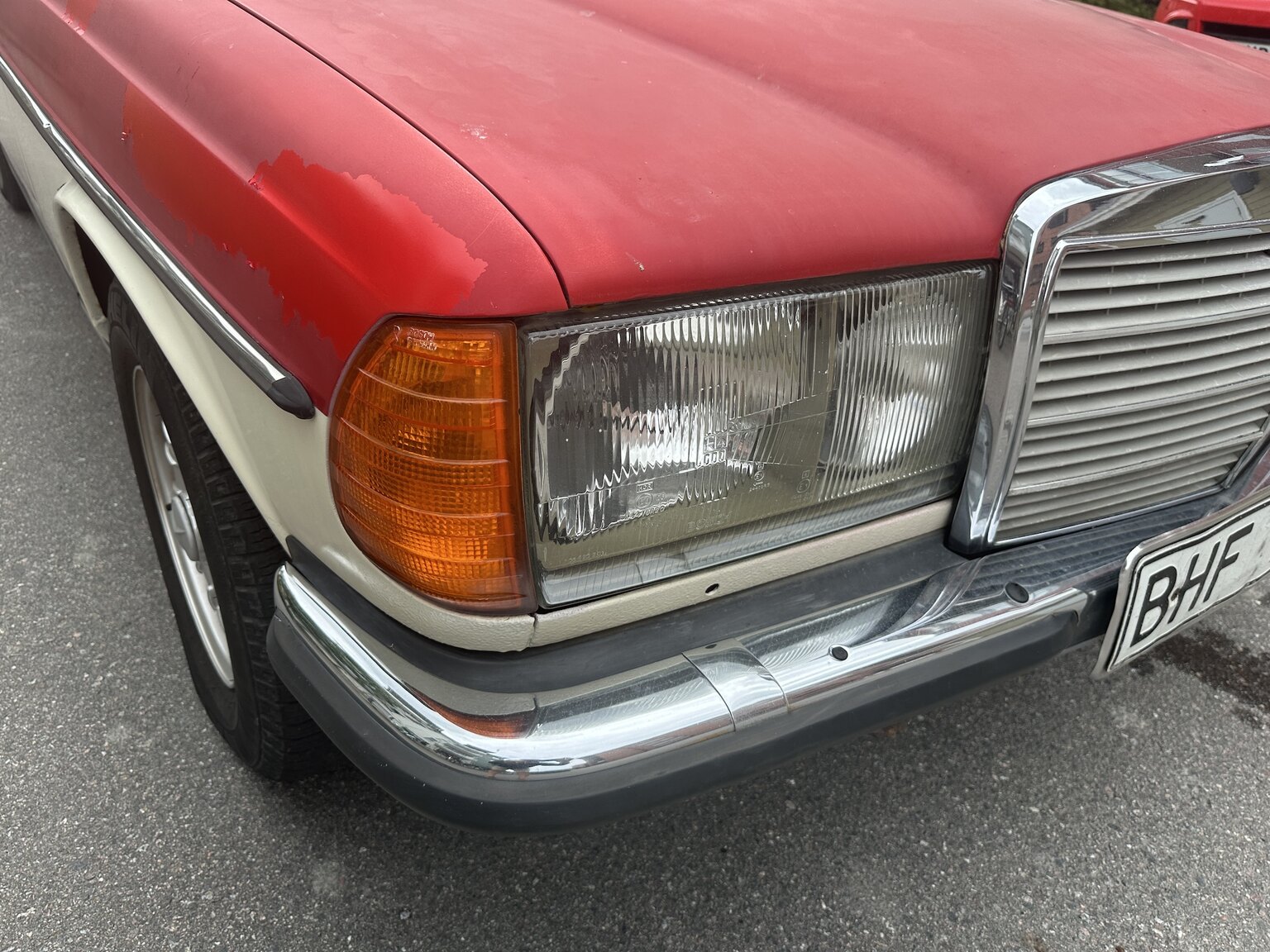 Exteriörbild på 1977 Mercedes-Benz 280 CE