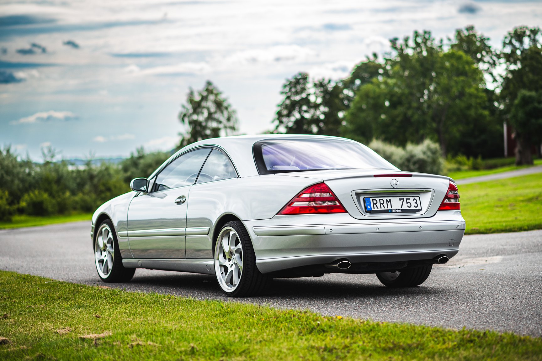 Exterior image of 2000 Mercedes-Benz CL 500