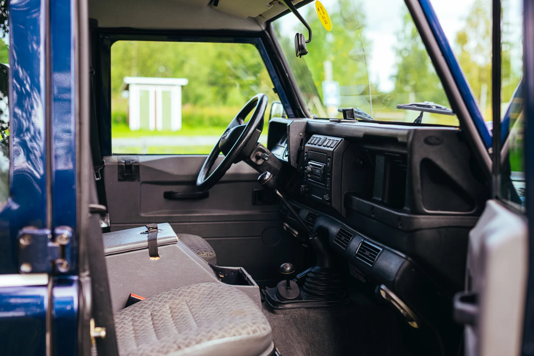 Innenraumfoto von 2002 Land Rover Defender 110 Kombi Td5 (23)