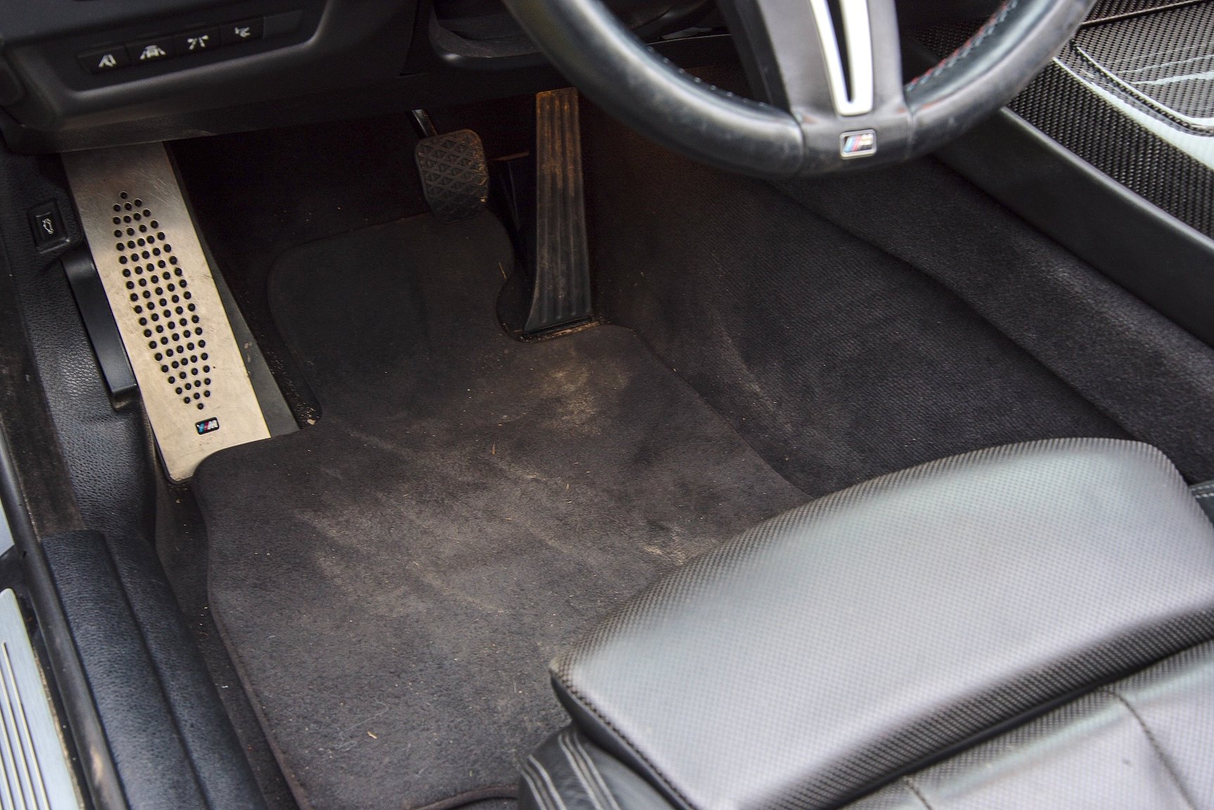 Interior image of 2014 BMW M6C