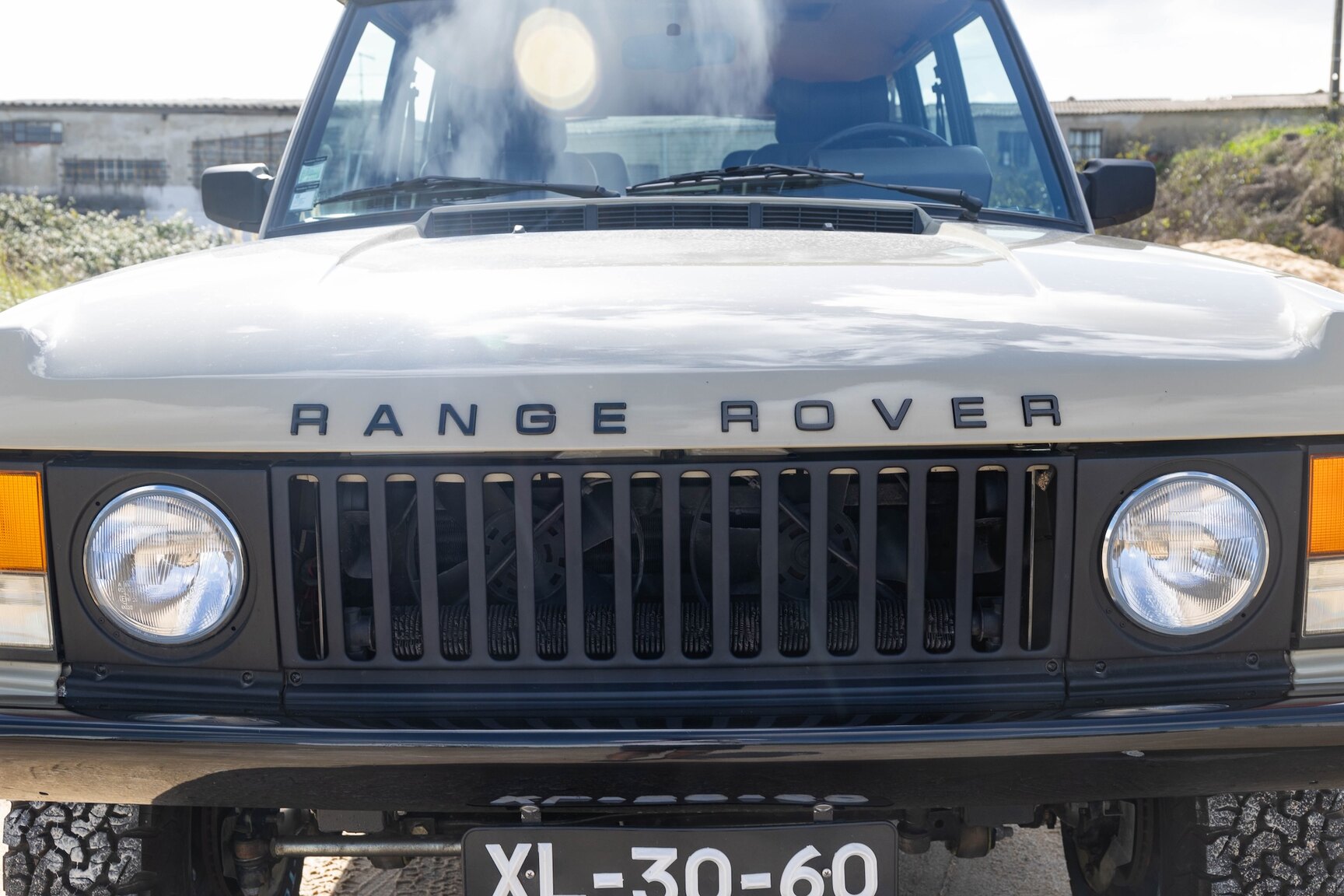 Exteriörbild på 1991 Range Rover Restomod