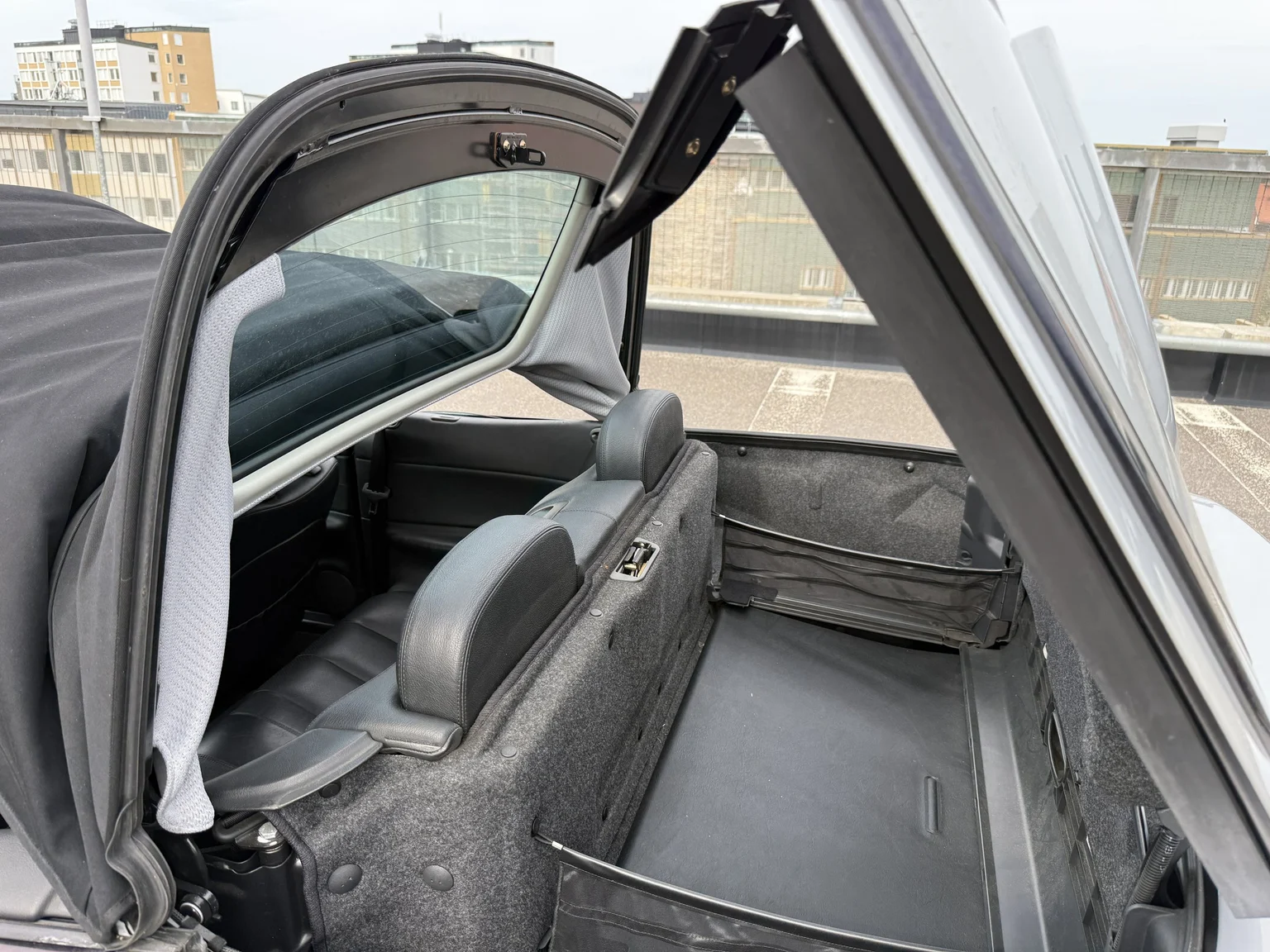 Exteriörbild på 2001 MERCEDES-BENZ CLK 230 Kompressor Cabriolet (57)