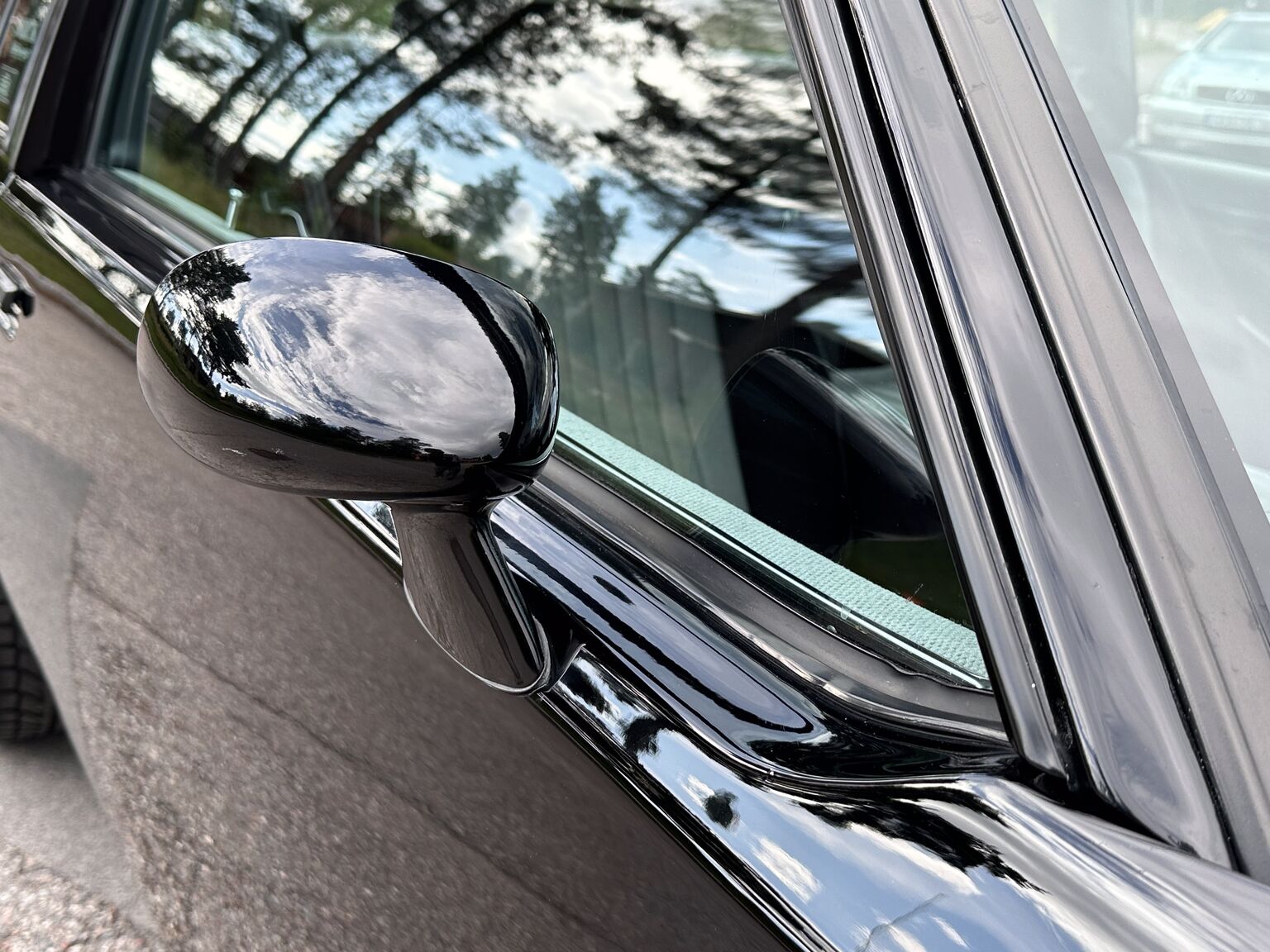Exterior image of 1987 Buick Grand National "GNX" (56)