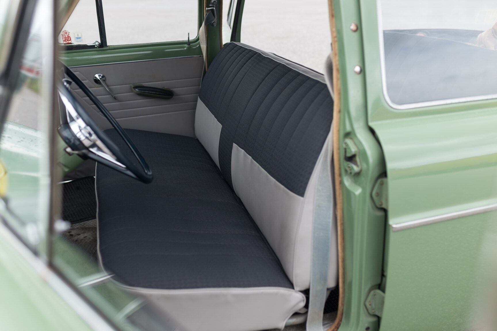 Interior image of 1959 Ford Consul (7)