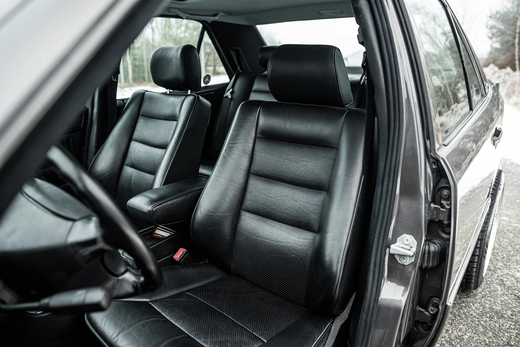 Interior image of 1993 Mercedes-Benz E 320 "AMG" (3)