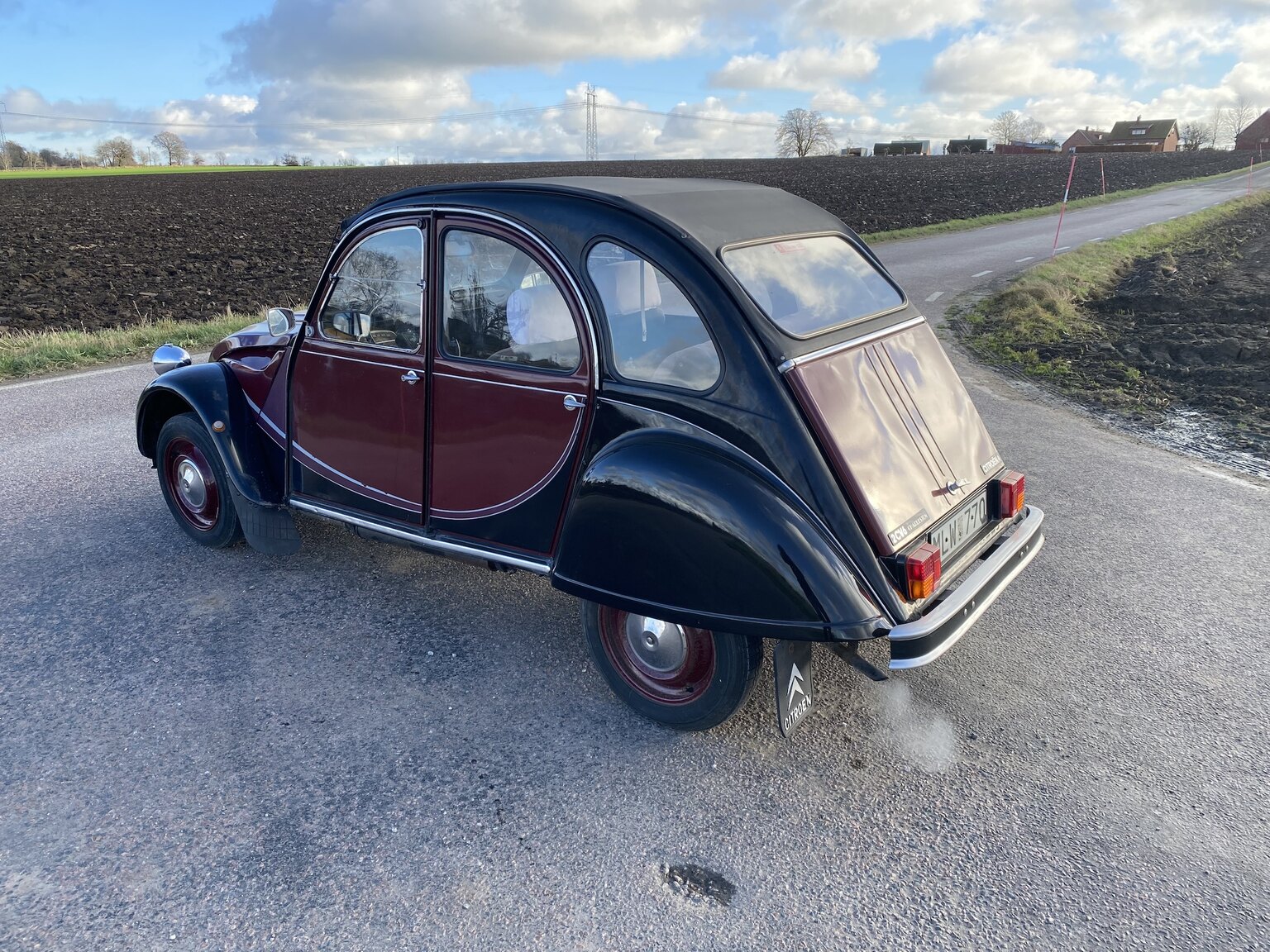 Exterior image of 1986 Citroën 2CV6 Charleston