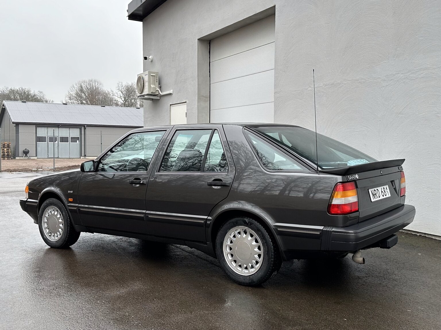 Exteriörbild på 1988 SAAB 9000i