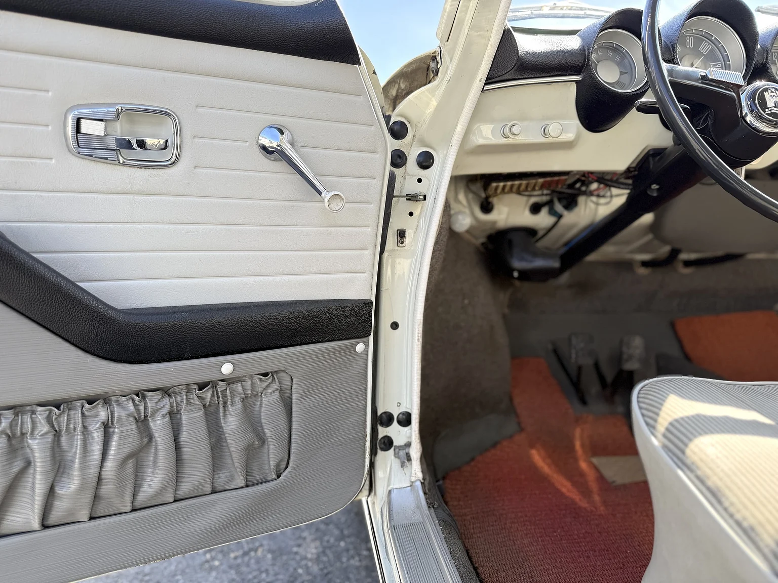 Innenraumfoto von 1965 Volkswagen 1500 Limousine 311 Notchback (6)