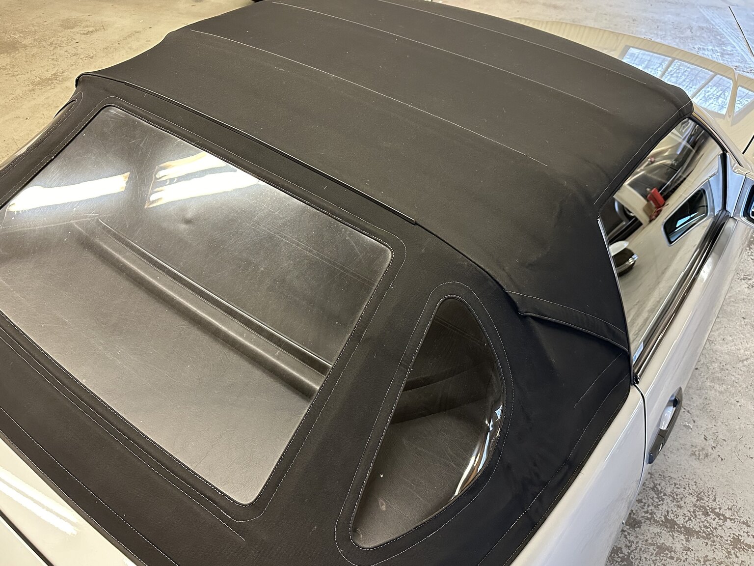 Exterior image of 1993 Mercedes-Benz SL 320