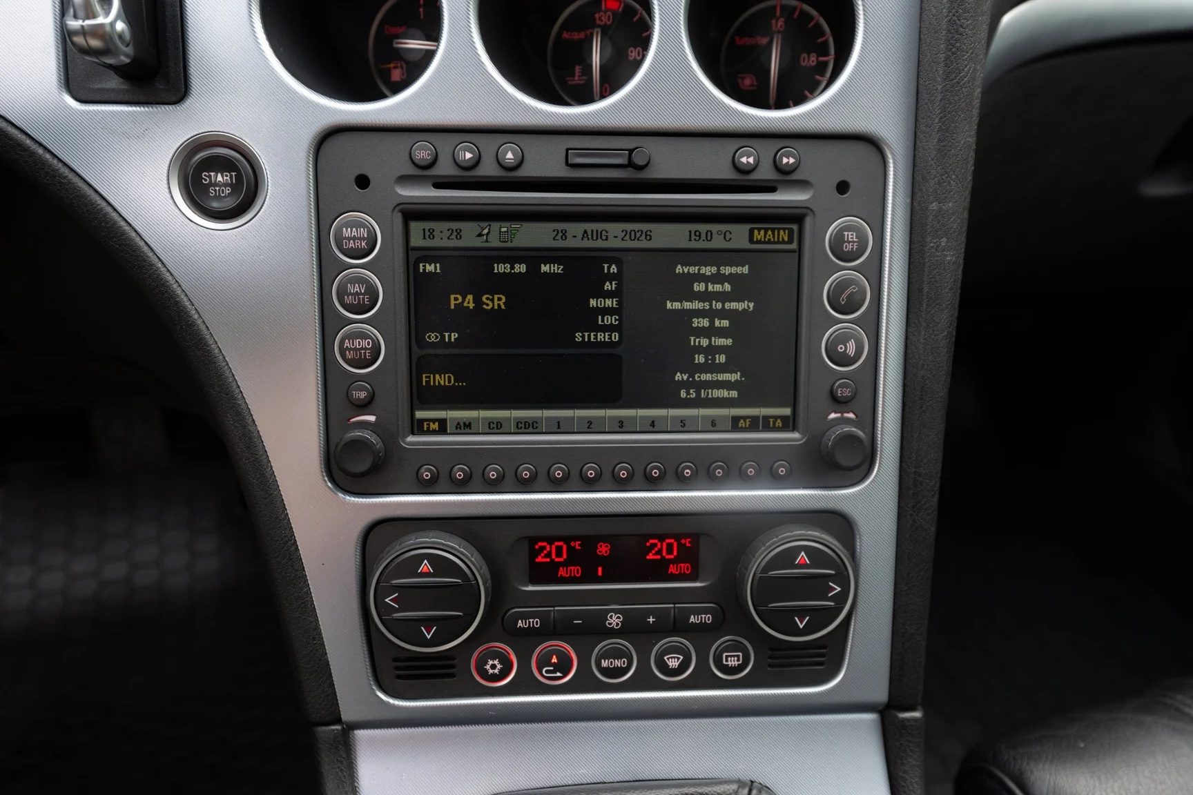 Innenraumfoto von 2008 Alfa Romeo 159 Q4 Sportwagon (50)