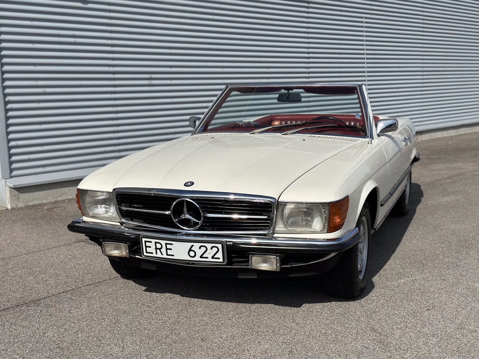 Exterior image of 1972 Mercedes-Benz 350 SL