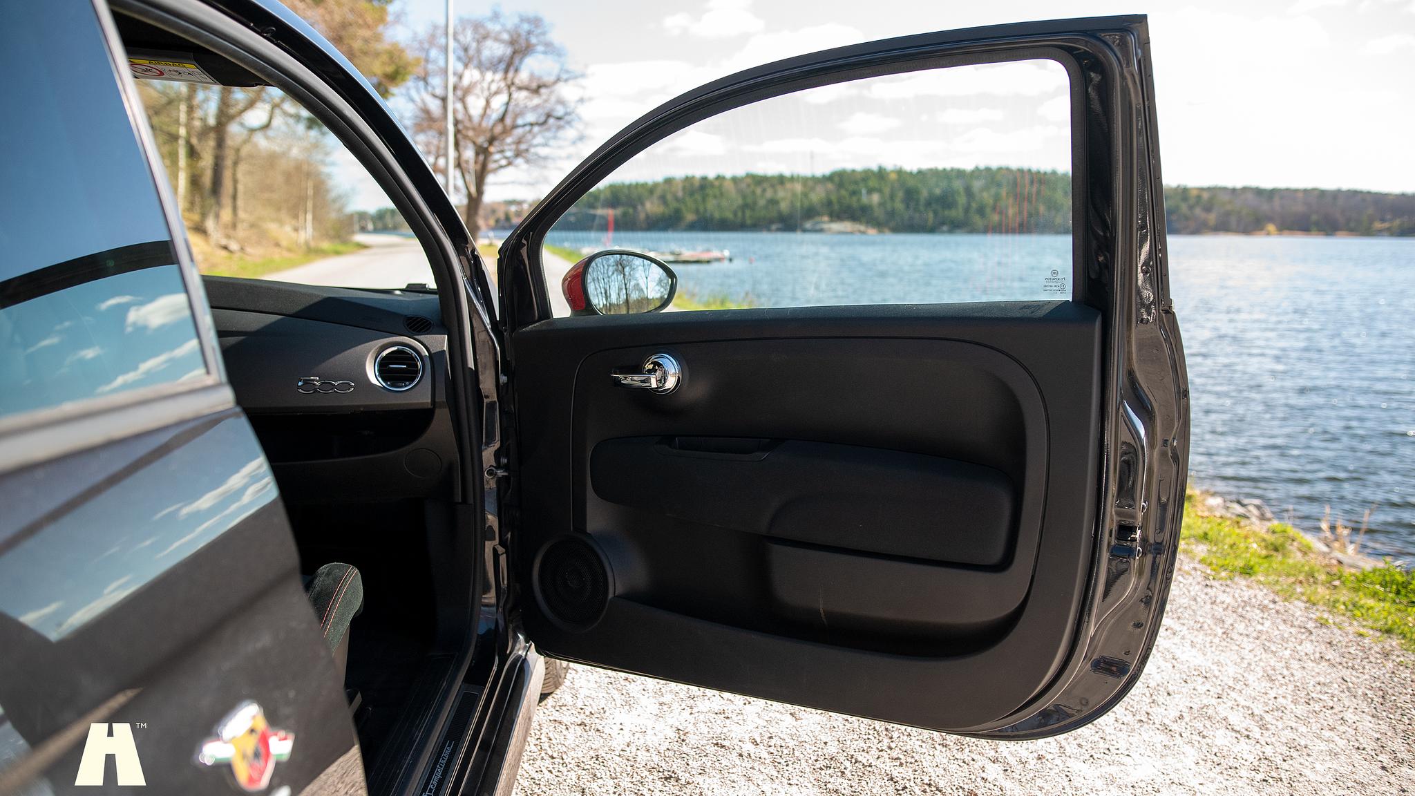 Interior image of 2016 Abarth 595 Competizione (7)