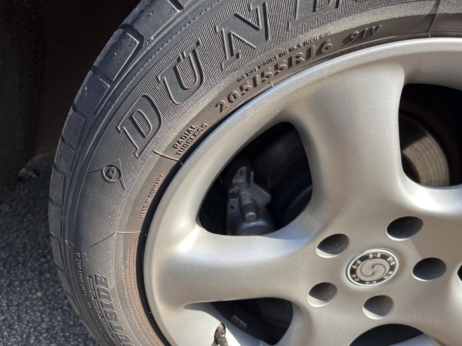 Exterior image of 1990 Mercedes-Benz 230 E